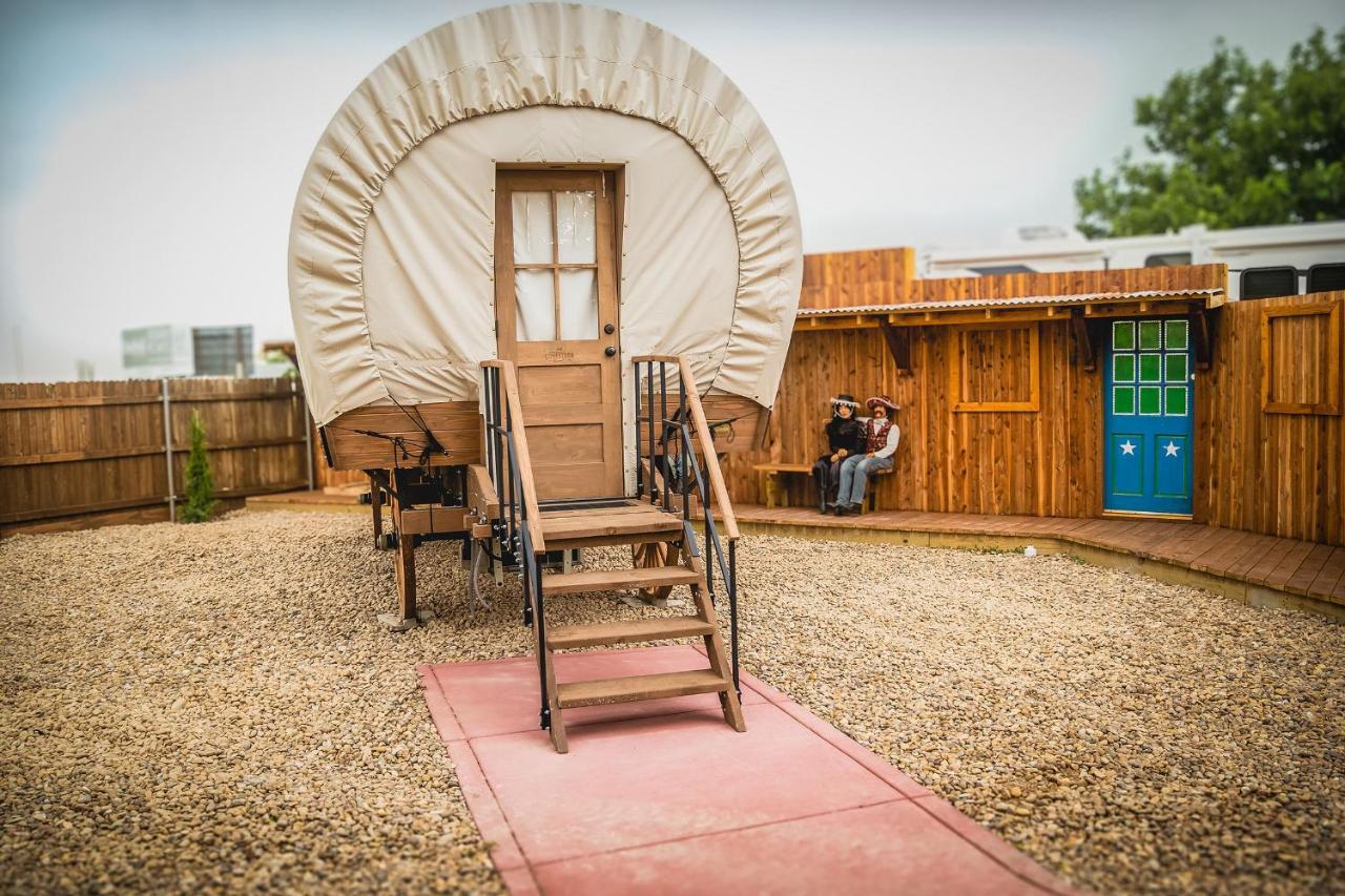 The Big Texan - Cabins And Wagons Amarillo Exterior photo