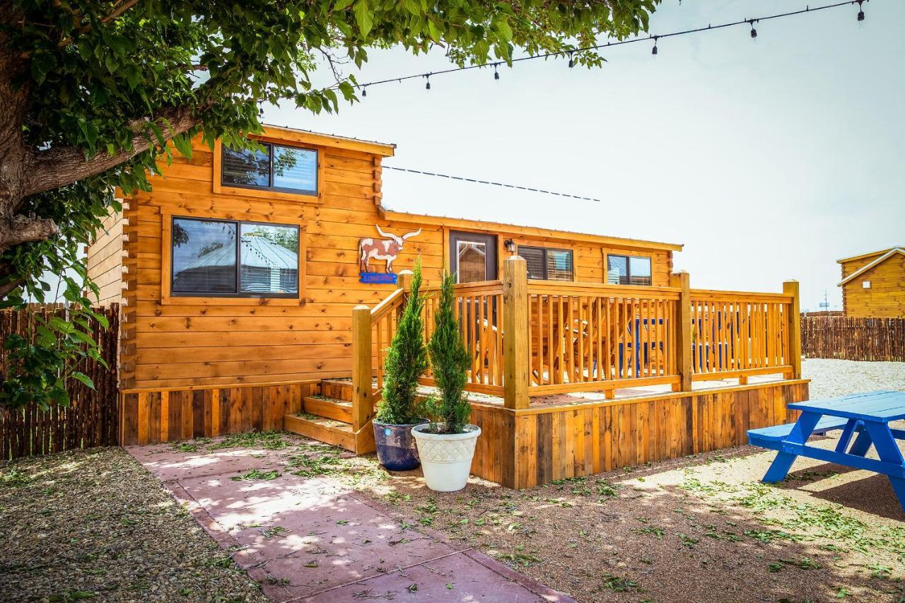 The Big Texan - Cabins And Wagons Amarillo Exterior photo